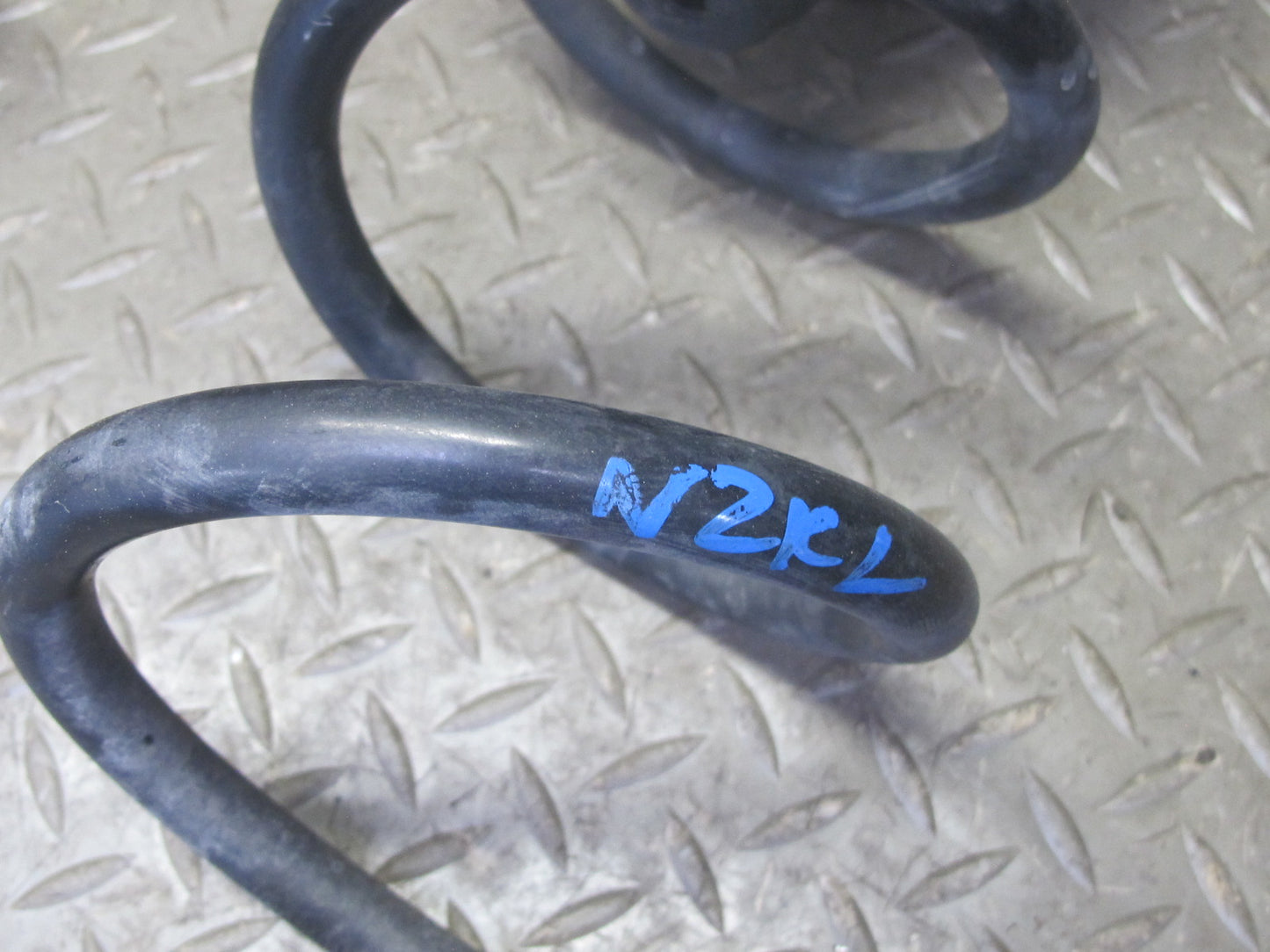 04-09 Nissan 350Z Z33 Convertible Set of 2 Rear Coil Spring w Insulators 51K OEM
