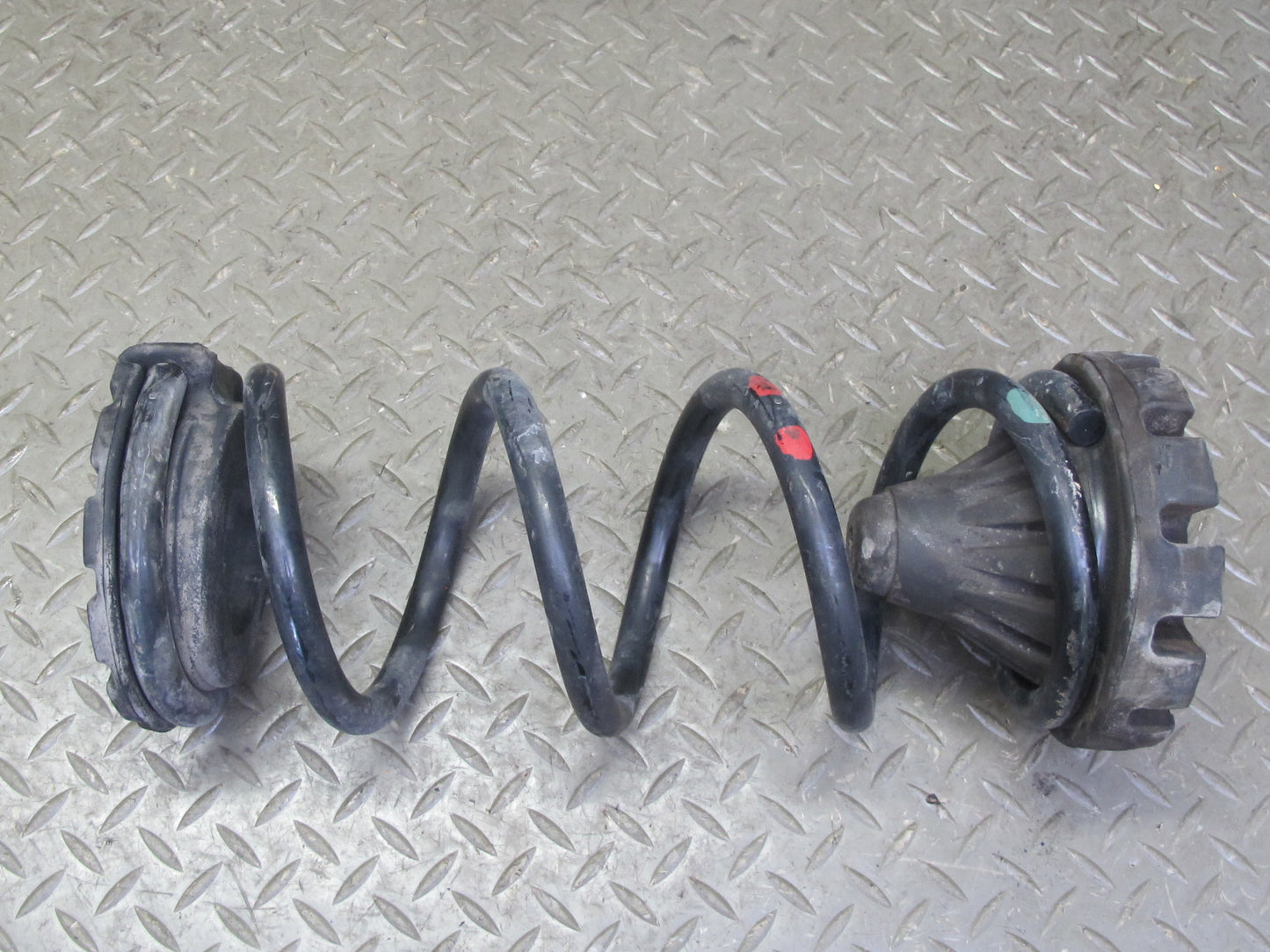 04-09 Nissan 350Z Z33 Convertible Set of 2 Rear Coil Spring w Insulators 51K OEM