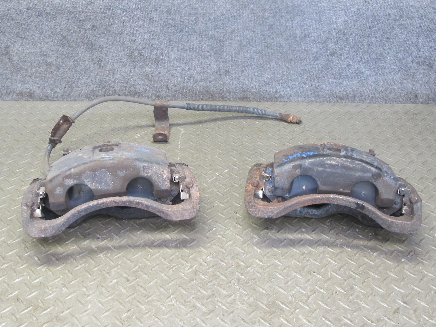 2003-2009 Hummer H2 AWD Front Left & Right Brake Caliper Set of 2