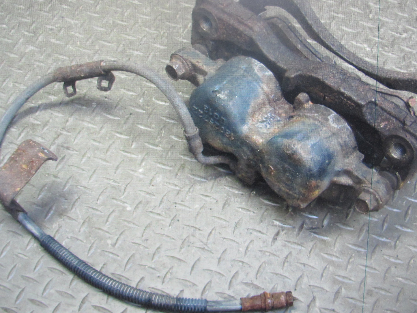 2003-2009 Hummer H2 AWD Front Left & Right Brake Caliper Set of 2