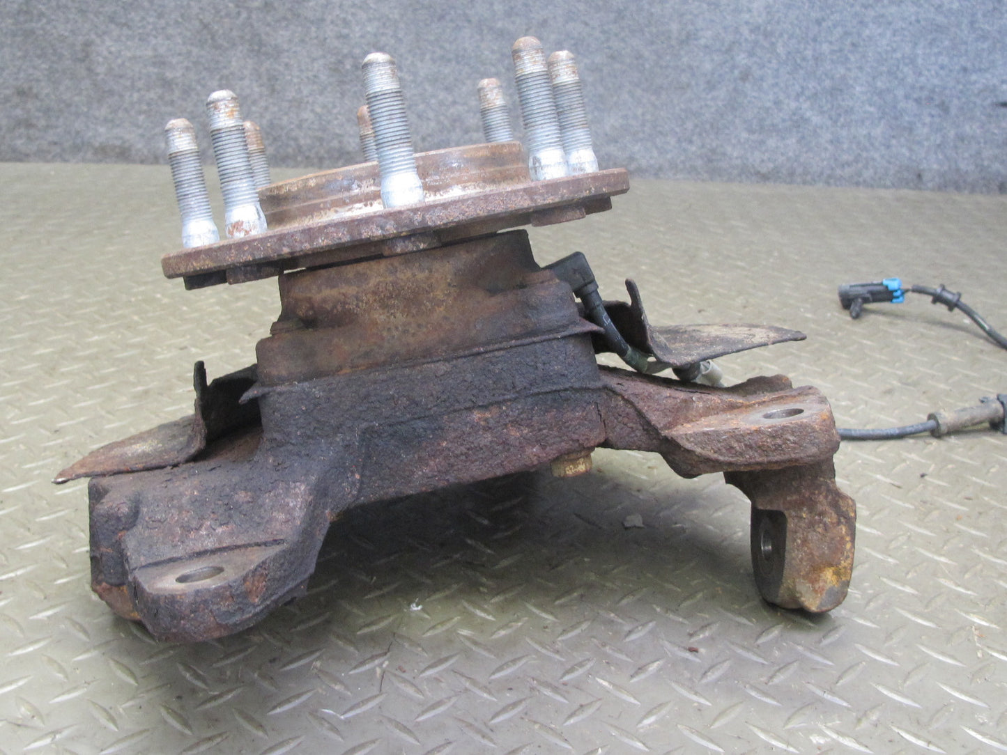 2003-2007 Hummer H2 Front Left Spindle Knuckle Wheel Hub Bearing