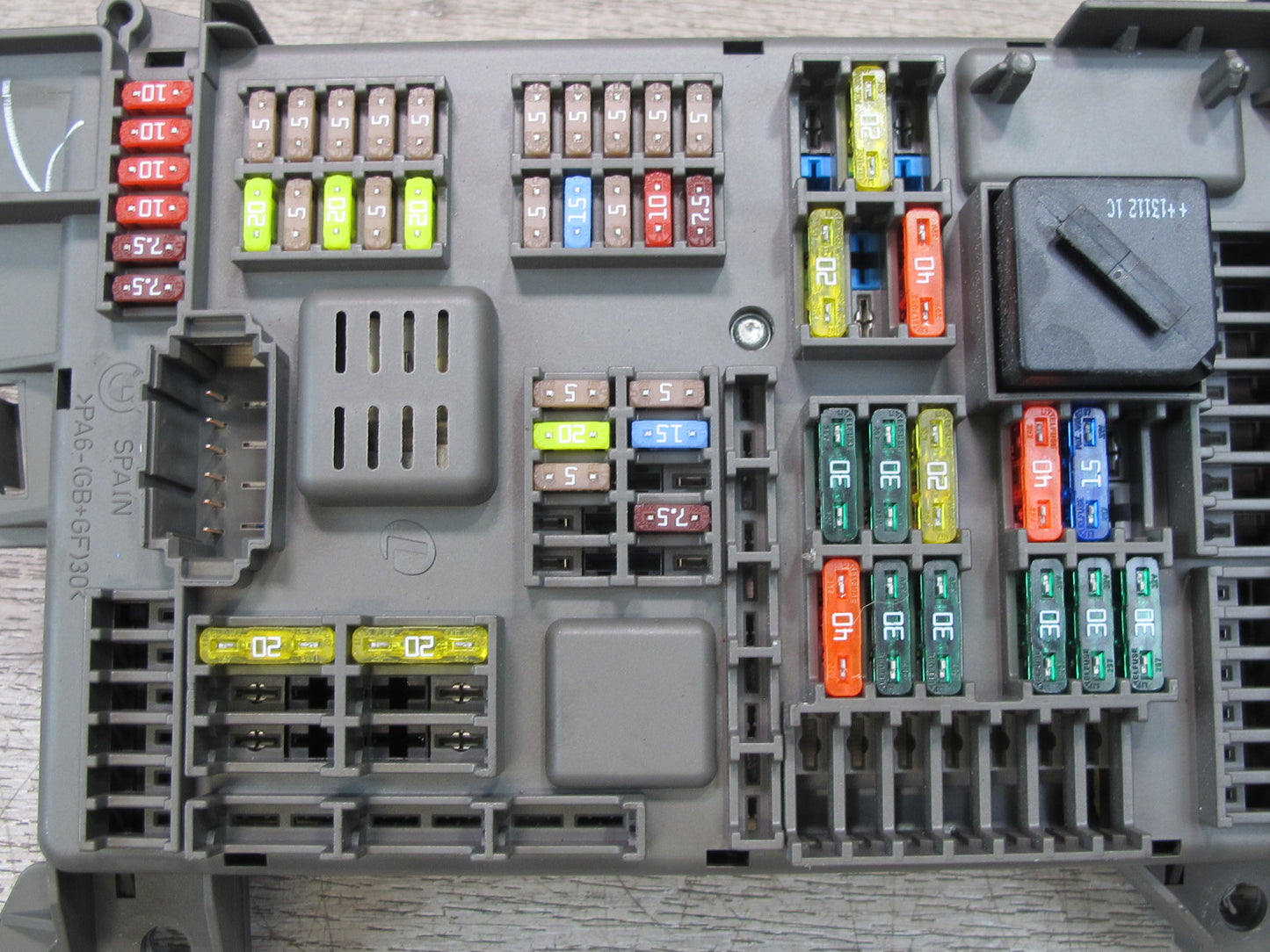 2008-2014 BMW E71 E72 X6 Rear Power Distribution Fuse Relay Box 6931687