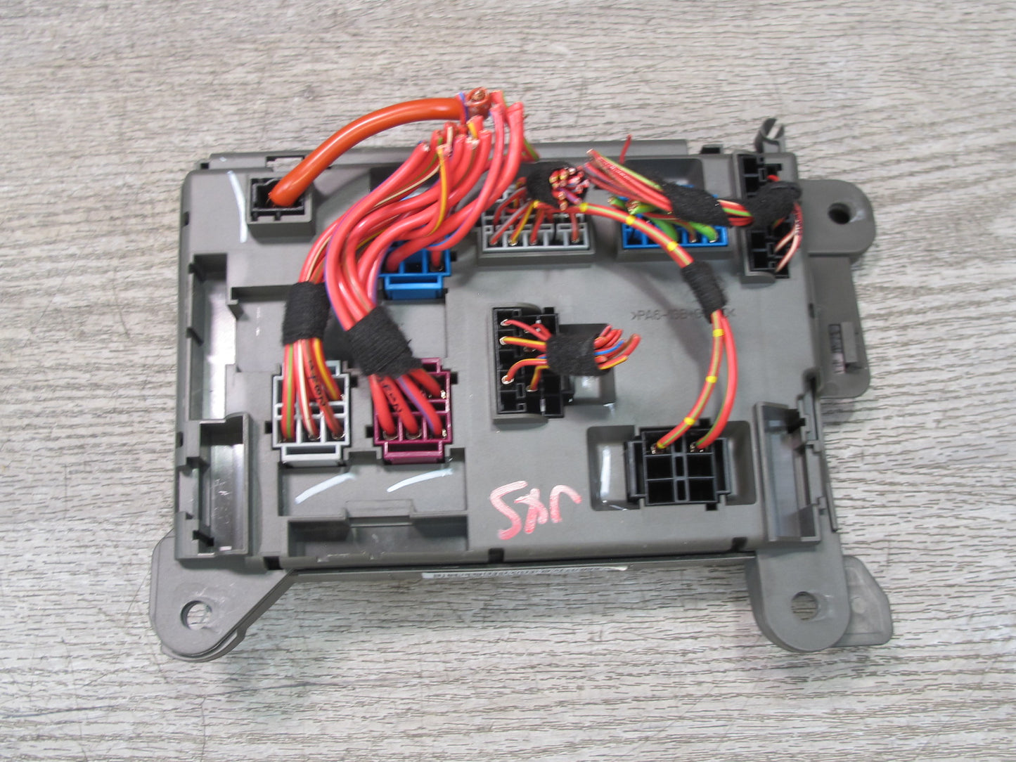 2008-2014 BMW E71 E72 X6 Rear Power Distribution Fuse Relay Box 6931687