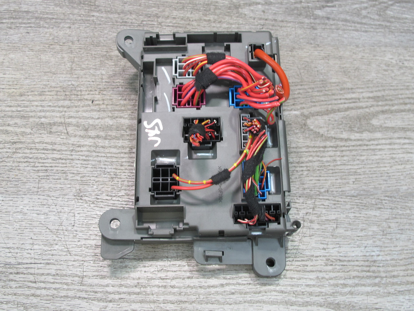 2008-2014 BMW E71 E72 X6 Rear Power Distribution Fuse Relay Box 6931687