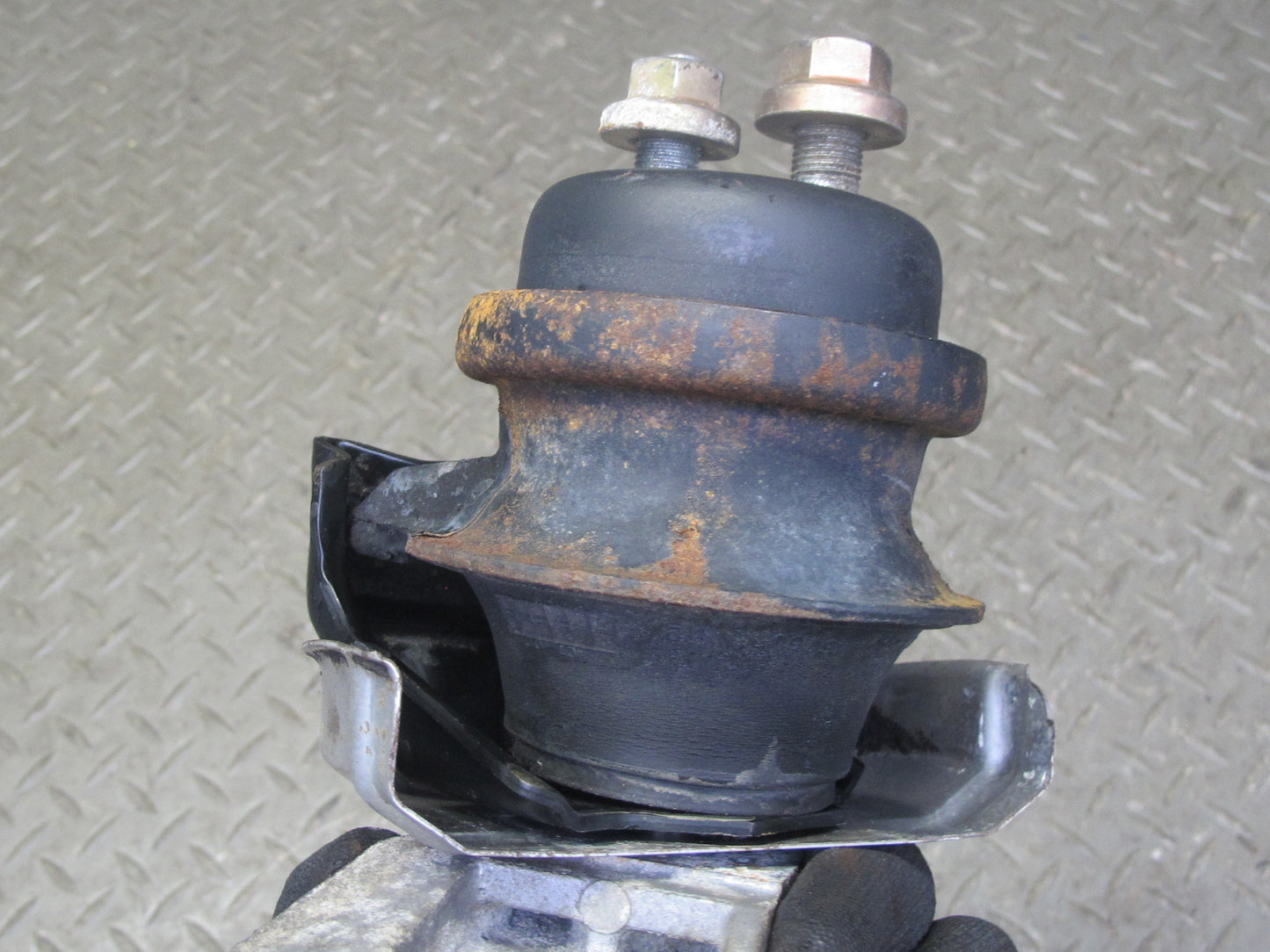 98-05 Lexus JZS160L GS300 2JZGE Set of 2 Left & Right Engine Motor Mount OEM