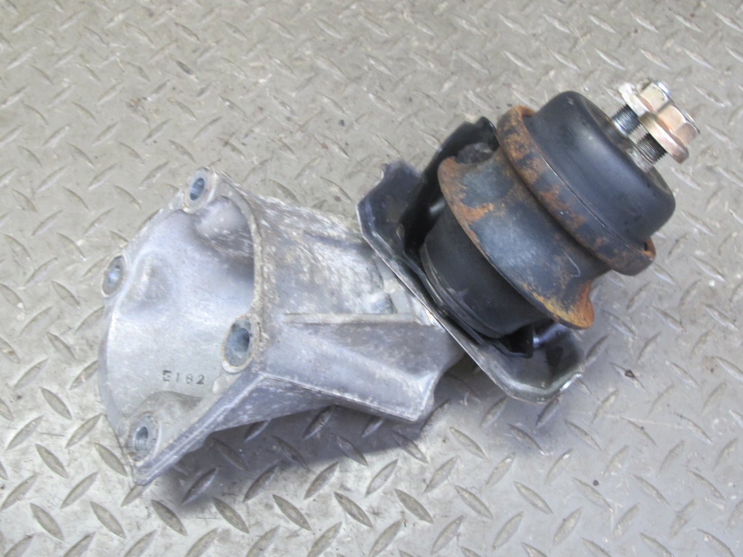 98-05 Lexus JZS160L GS300 2JZGE Set of 2 Left & Right Engine Motor Mount OEM