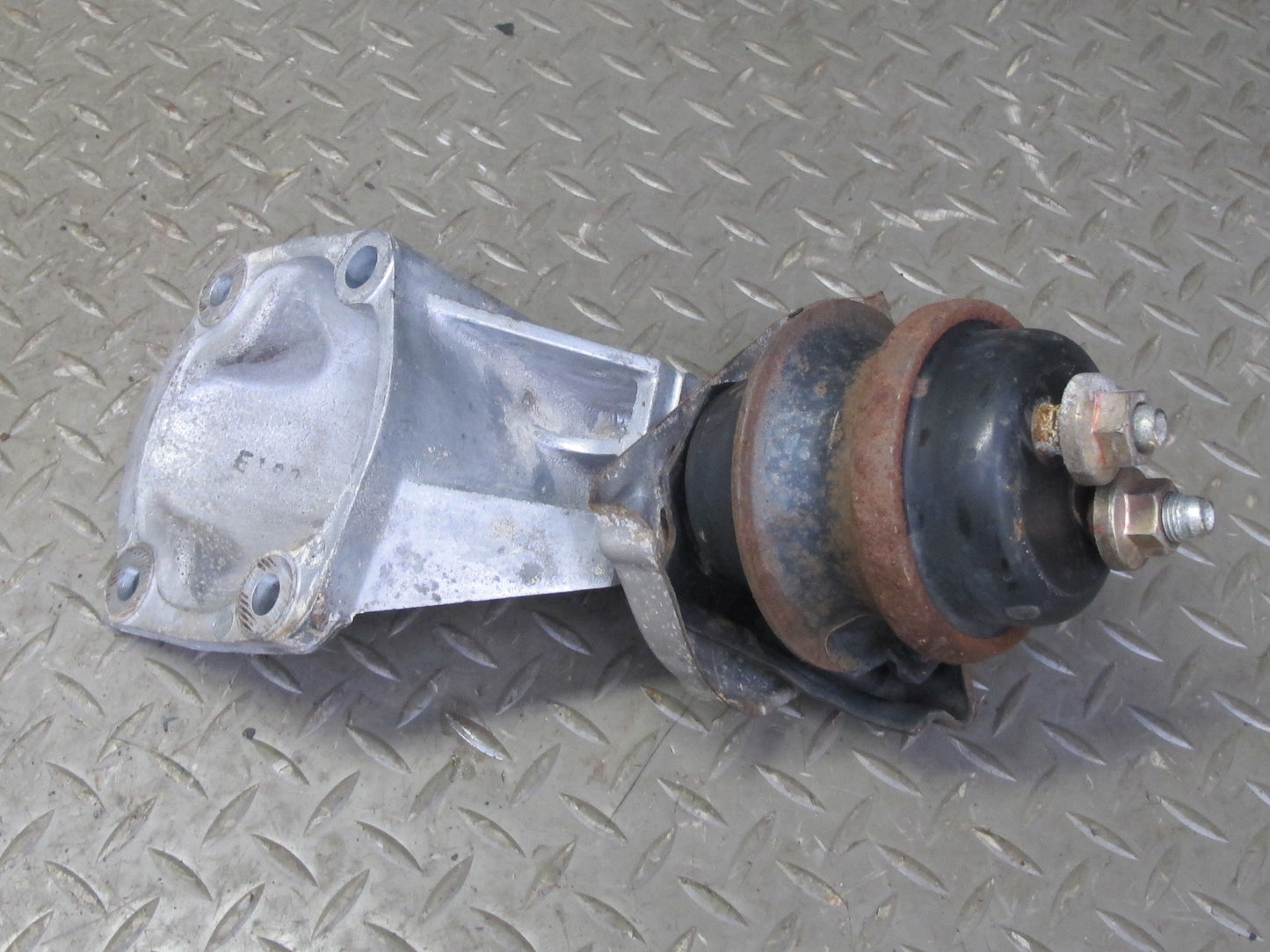 98-05 Lexus JZS160L GS300 2JZGE Set of 2 Left & Right Engine Motor Mount OEM