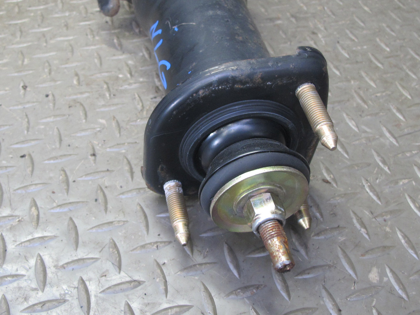 98-05 Lexus GS430 GS300 Set of 2 Rear Left & Right Strut Shock Absorber 83K OEM