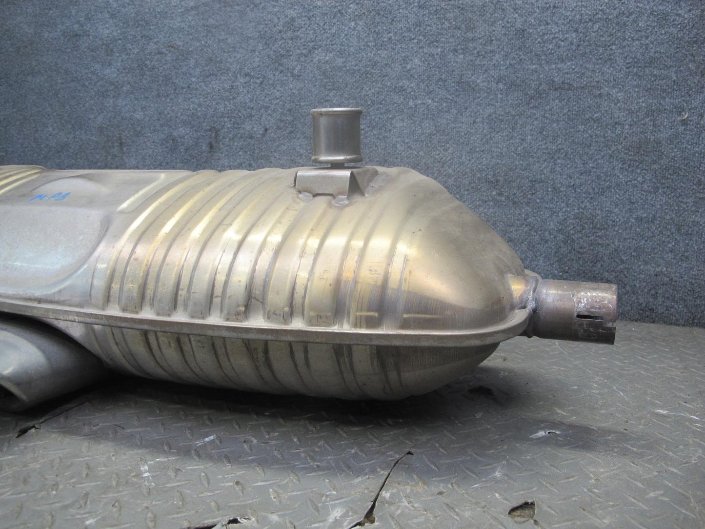 2000-2002 Porsche Boxster 986 2.7L MT Engine Rear Exhaust Muffler Assembly