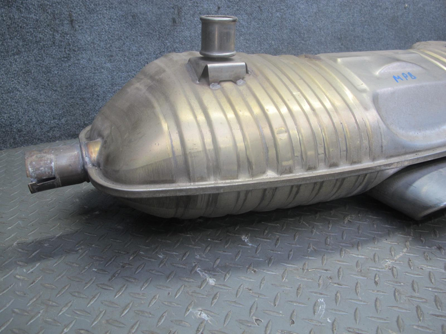 2000-2002 Porsche Boxster 986 2.7L MT Engine Rear Exhaust Muffler Assembly