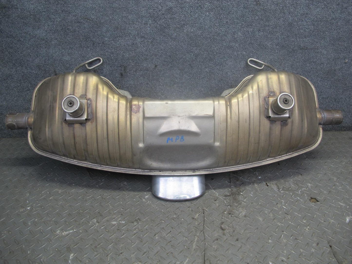 2000-2002 Porsche Boxster 986 2.7L MT Engine Rear Exhaust Muffler Assembly