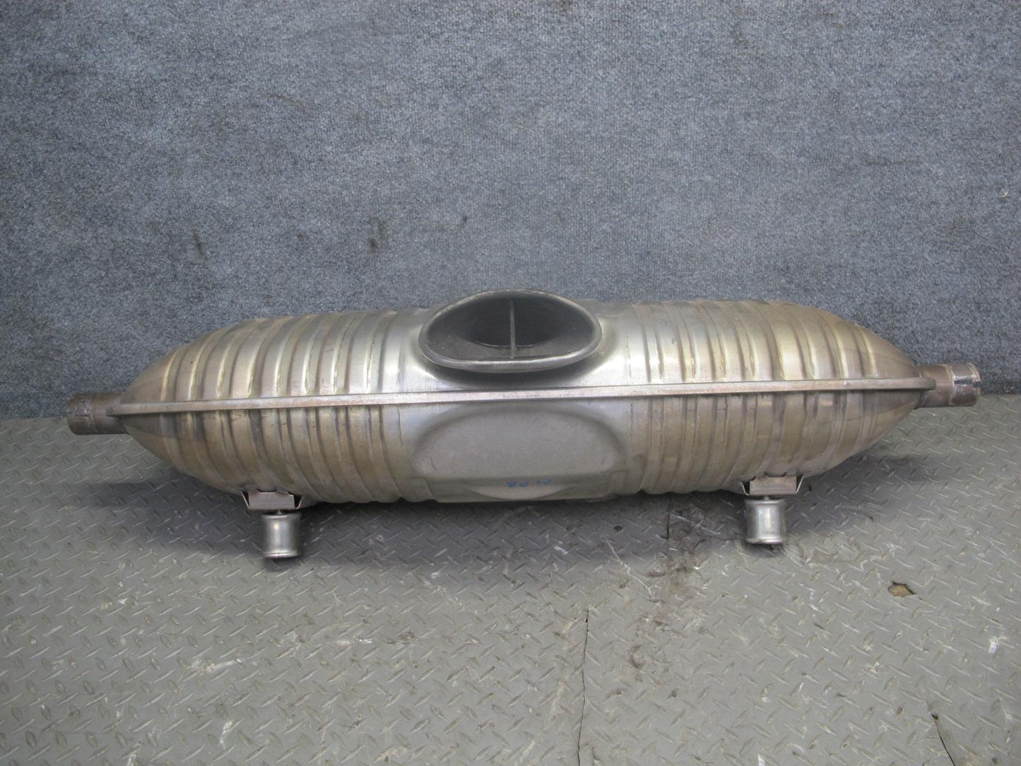 2000-2002 Porsche Boxster 986 2.7L MT Engine Rear Exhaust Muffler Assembly