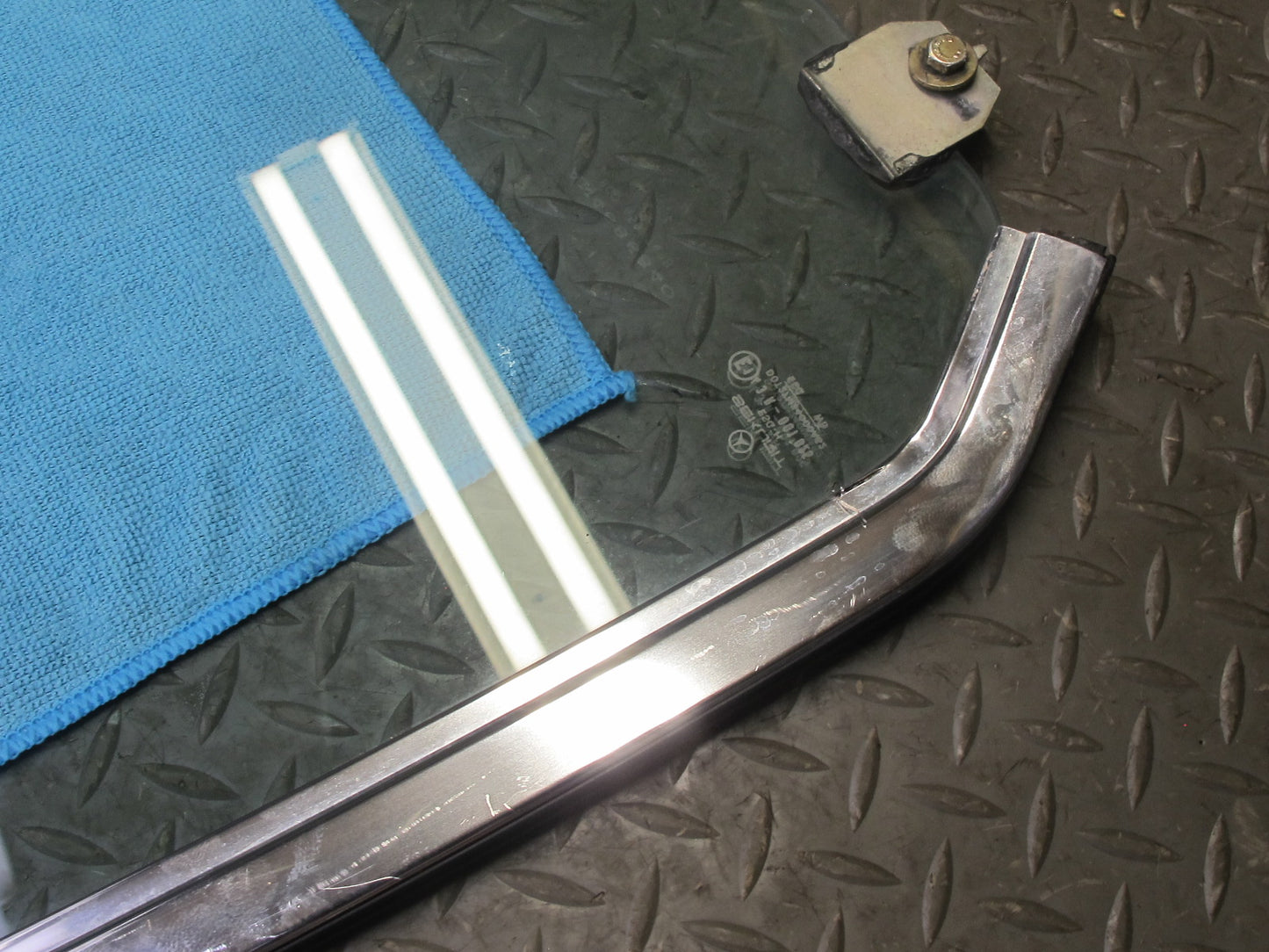 86-91 Mercedes W126 C126 Coupe Rear Right Quarter Glass Window OEM