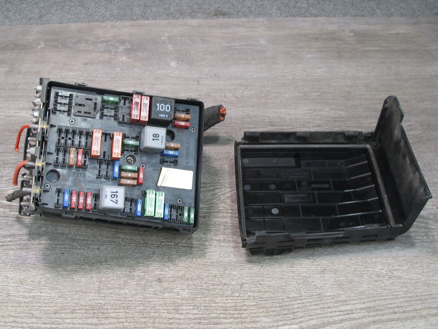 06-16 VW Golf MK5 R32 Passat CC VR6 Engine Bay Fuse Relay Box Module OEM