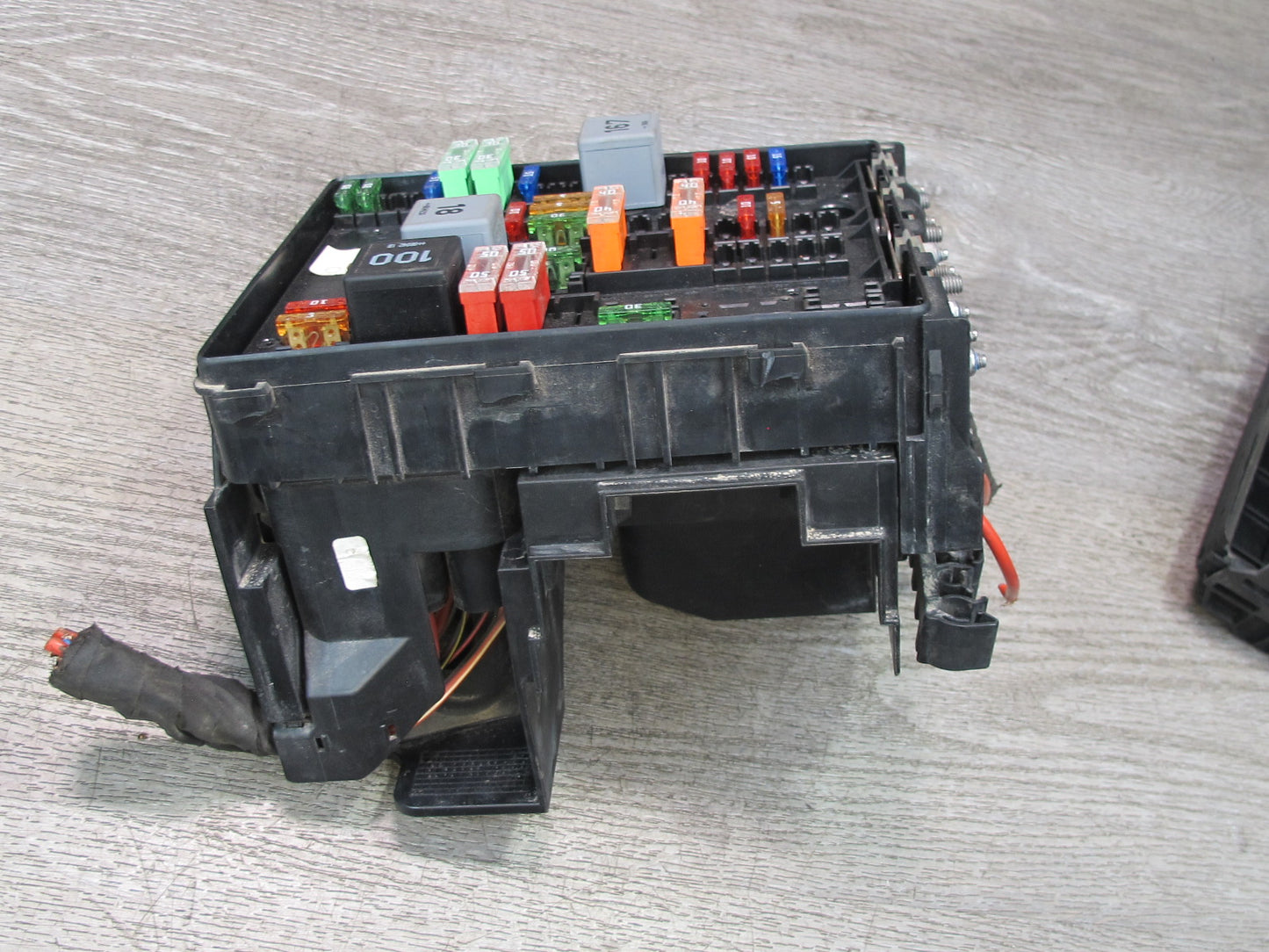 06-16 VW Golf MK5 R32 Passat CC VR6 Engine Bay Fuse Relay Box Module OEM