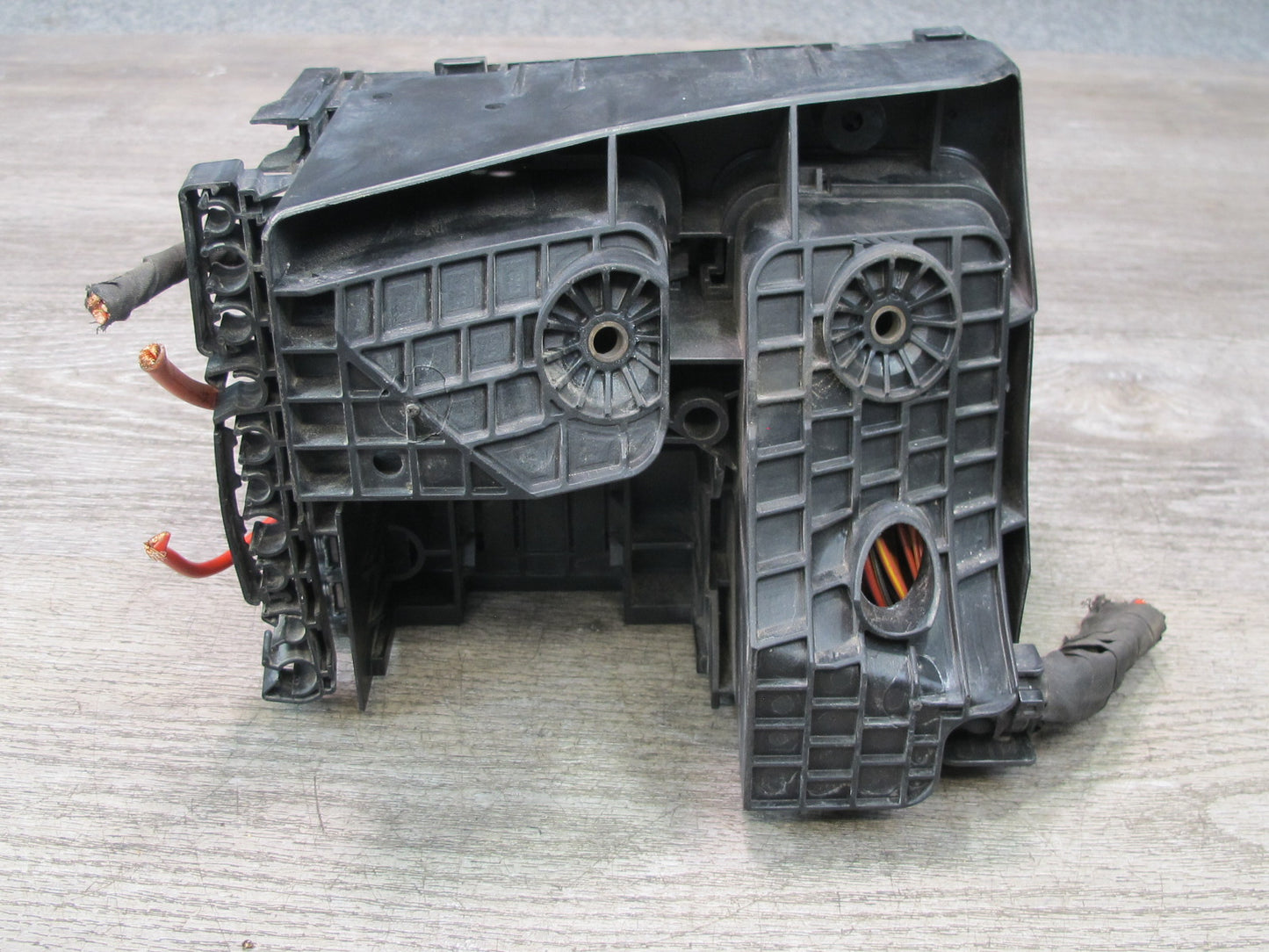 06-16 VW Golf MK5 R32 Passat CC VR6 Engine Bay Fuse Relay Box Module OEM