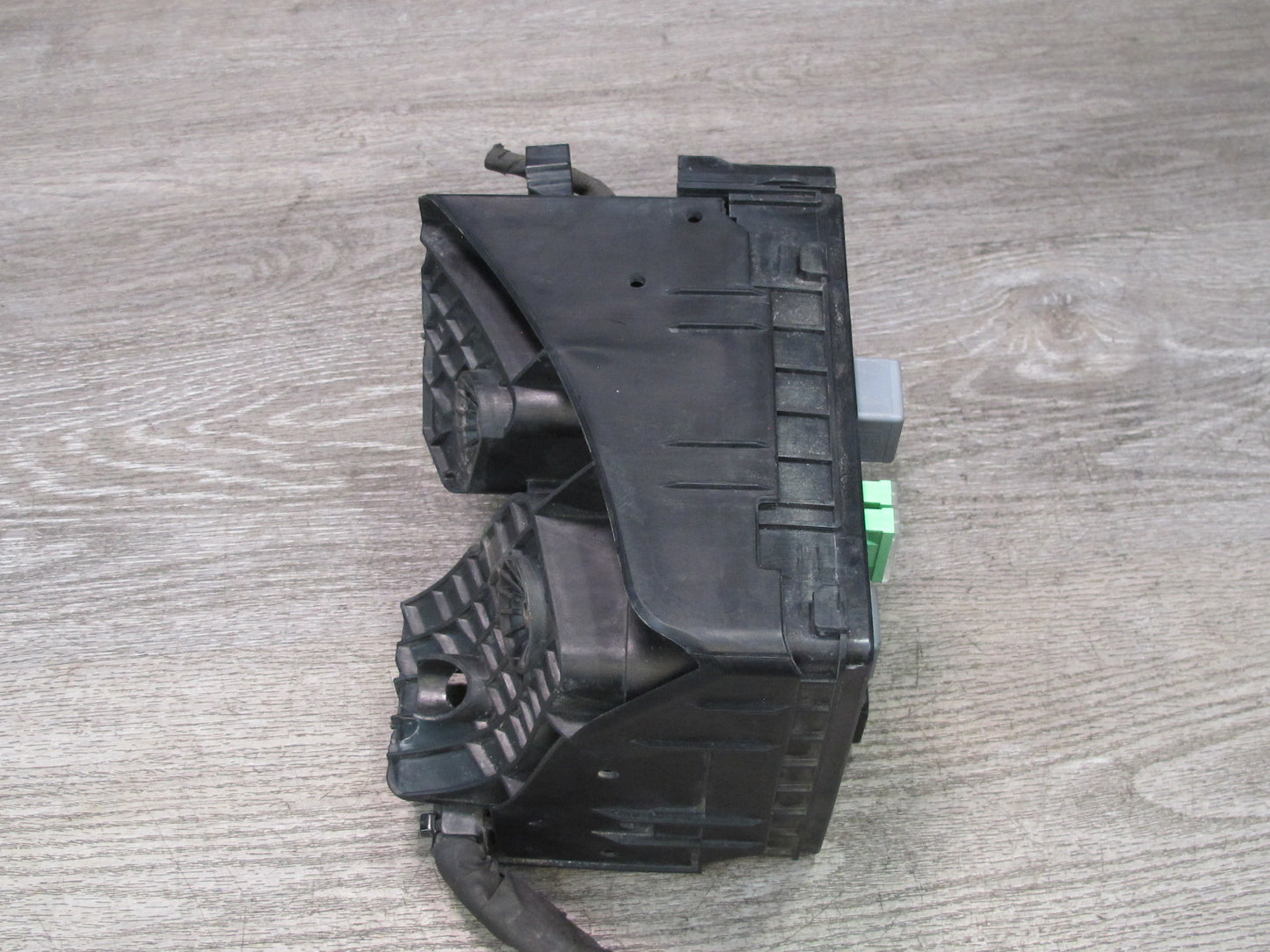 06-16 VW Golf MK5 R32 Passat CC VR6 Engine Bay Fuse Relay Box Module OEM