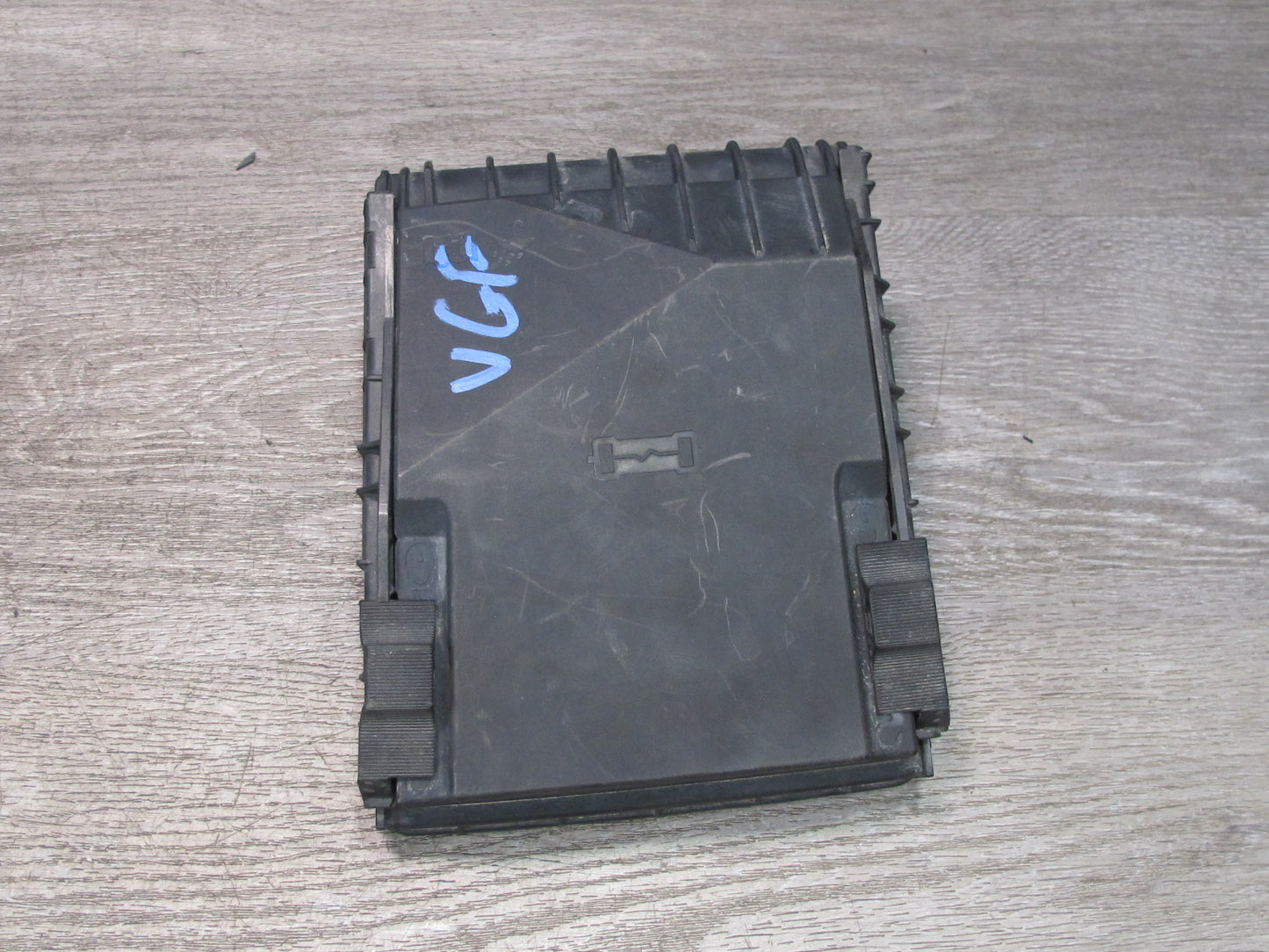 06-16 VW Golf MK5 R32 Passat CC VR6 Engine Bay Fuse Relay Box Module OEM
