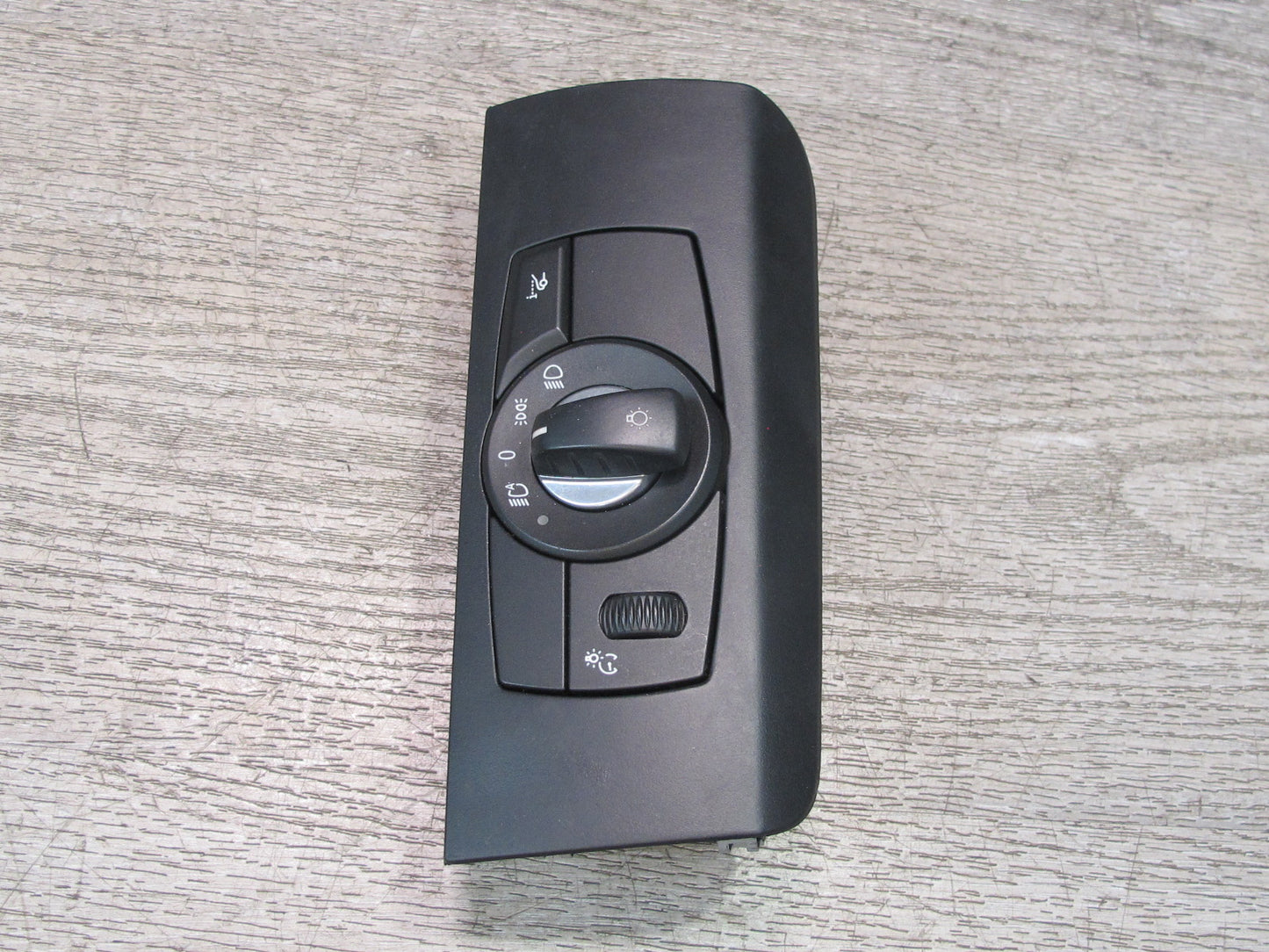 2010-2014 BMW E71 X6M Headlight Lamp Dimmer Switch w Trim 9135579