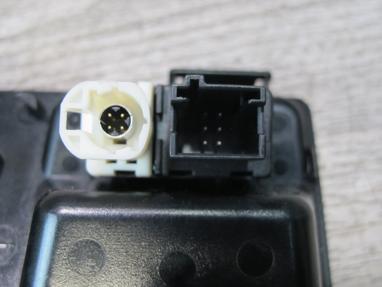 2008-2014 BMW E71 E72 X6 X6M Center Console Power Outlet AUX USB Port Panel