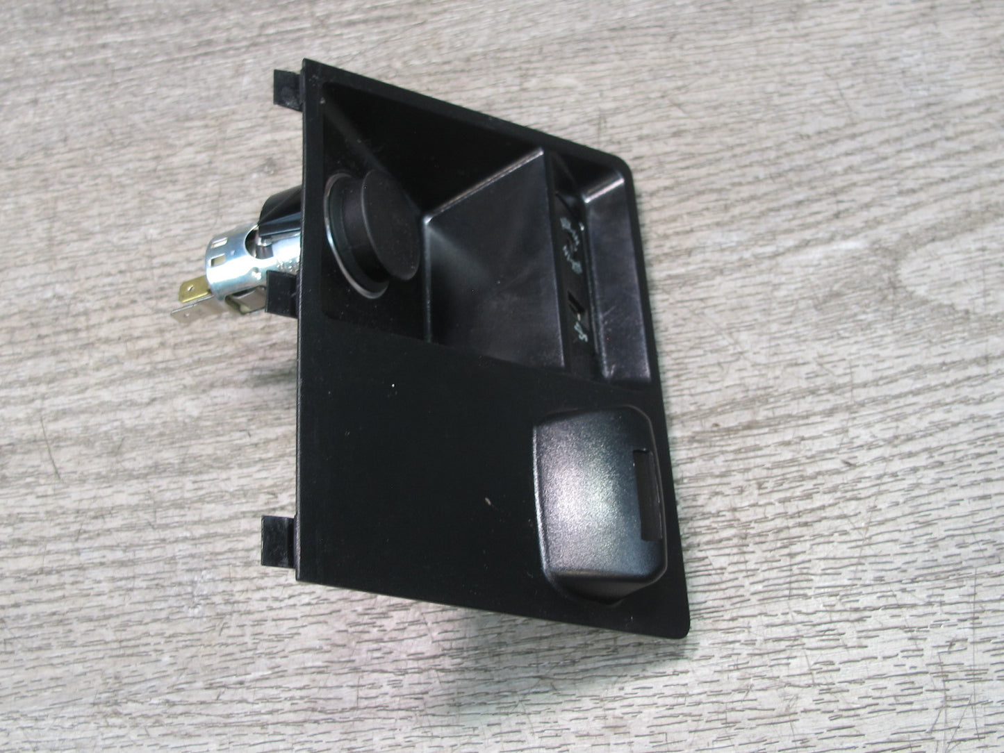 2008-2014 BMW E71 E72 X6 X6M Center Console Power Outlet AUX USB Port Panel