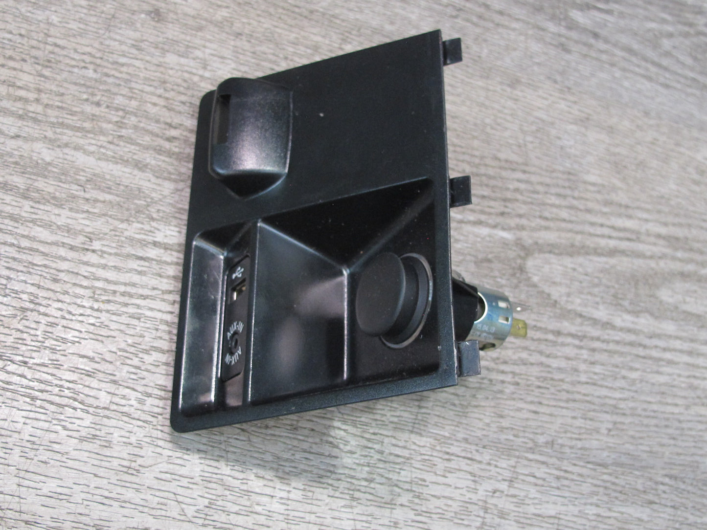 2008-2014 BMW E71 E72 X6 X6M Center Console Power Outlet AUX USB Port Panel