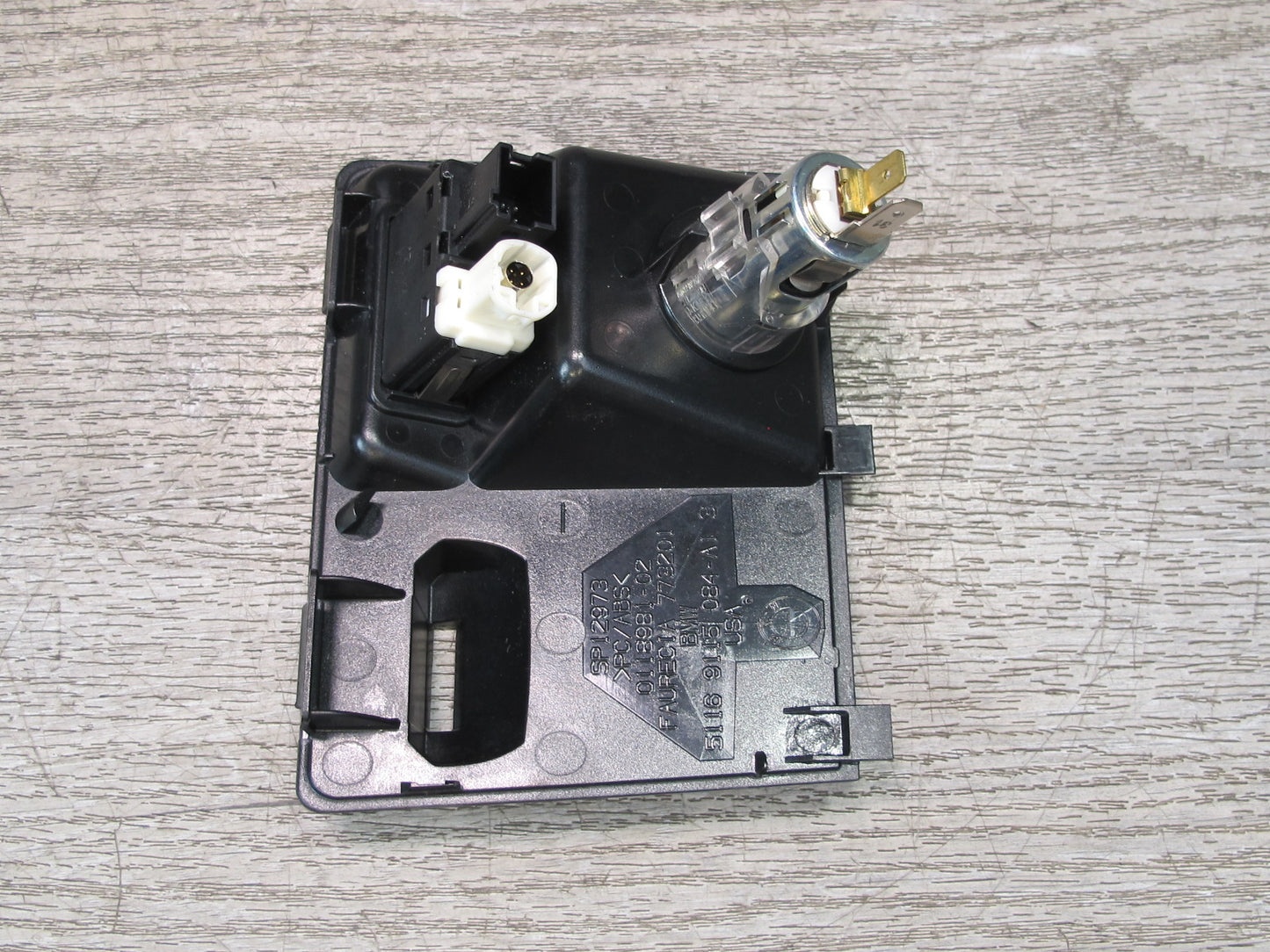 2008-2014 BMW E71 E72 X6 X6M Center Console Power Outlet AUX USB Port Panel