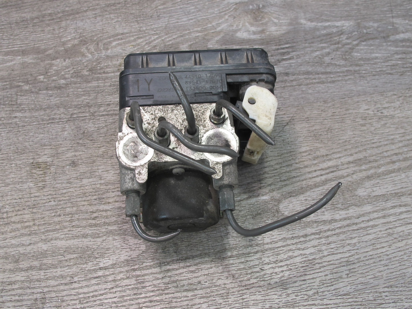 03-05 Toyota MR2 Spyder ZZW30L Anti Lock Brake ABS Pump Module 44510-17090 OEM