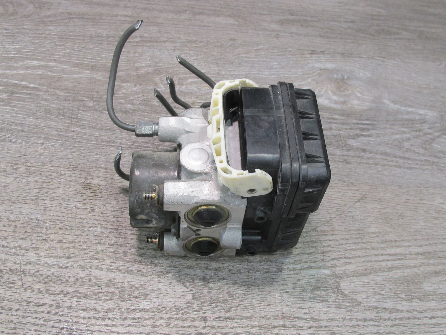 03-05 Toyota MR2 Spyder ZZW30L Anti Lock Brake ABS Pump Module 44510-17090 OEM