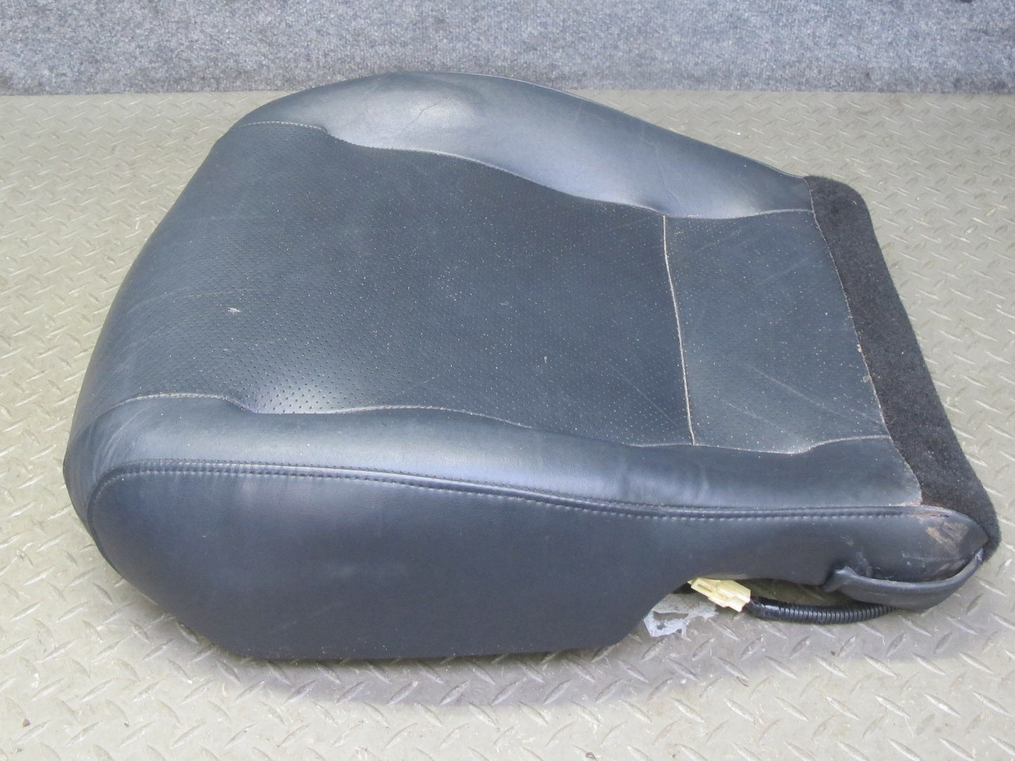 03-05 Toyota MR2 Spyder ZZW30L Front Right Leather Seat Lower Cushion Black OEM