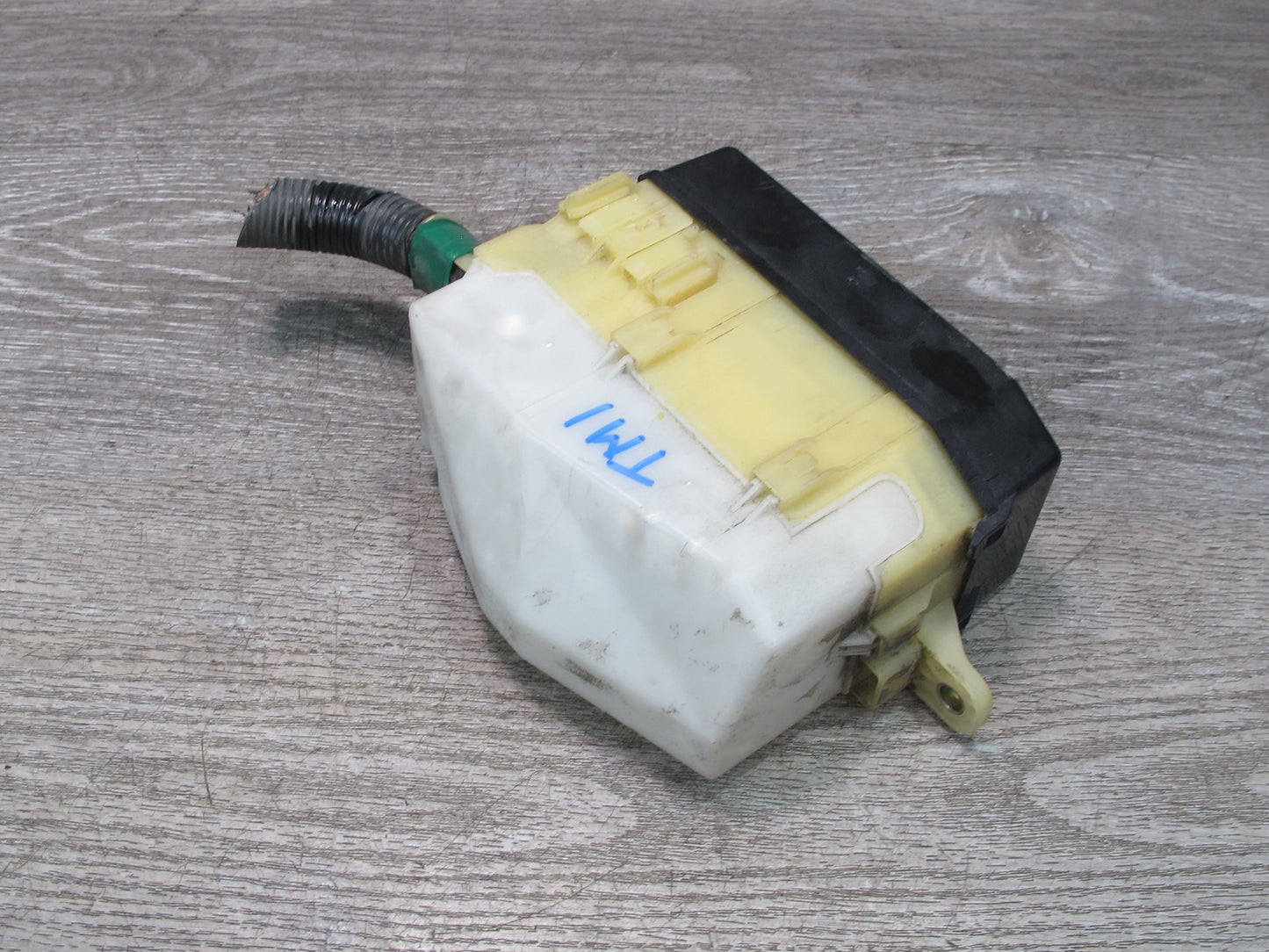 03-05 Toyota MR2 Spyder ZZW30L Engine Bay Main Fuse Relay Box Module OEM