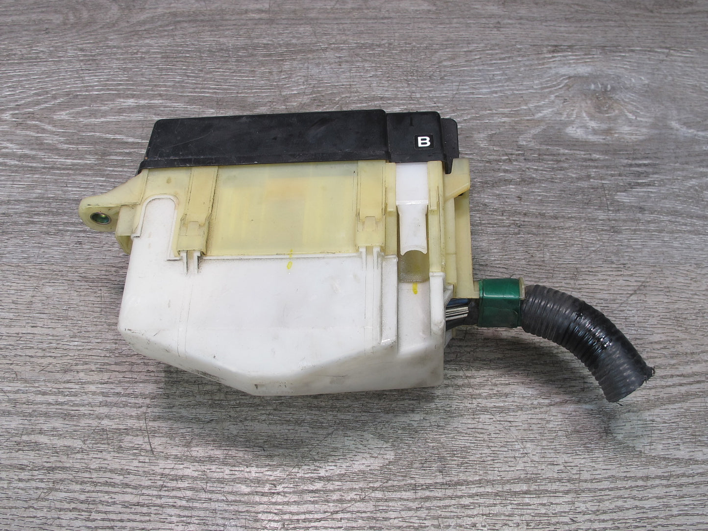 03-05 Toyota MR2 Spyder ZZW30L Engine Bay Main Fuse Relay Box Module OEM