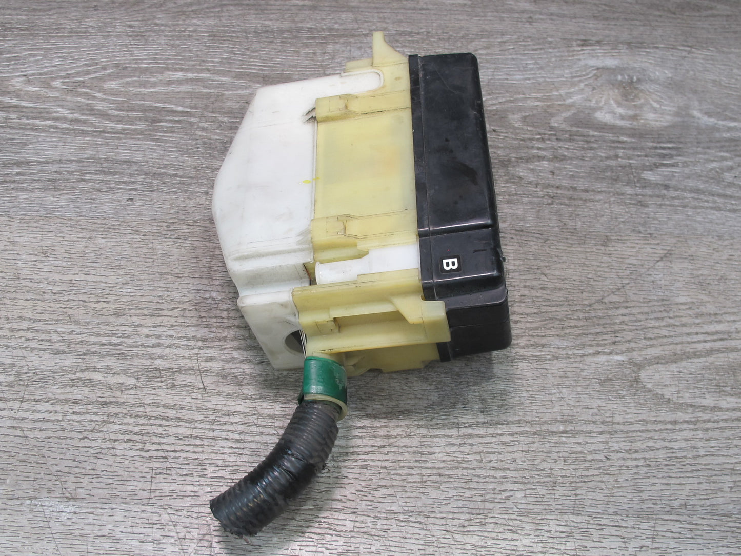 03-05 Toyota MR2 Spyder ZZW30L Engine Bay Main Fuse Relay Box Module OEM