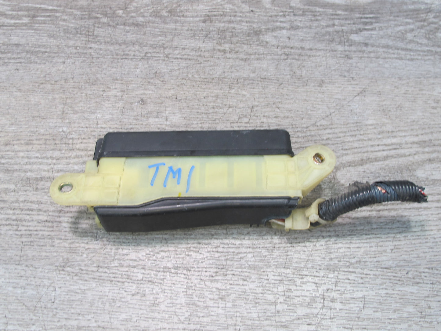 00-05 Toyota MR2 Spyder Interior Fuse Relay Box Module OEM