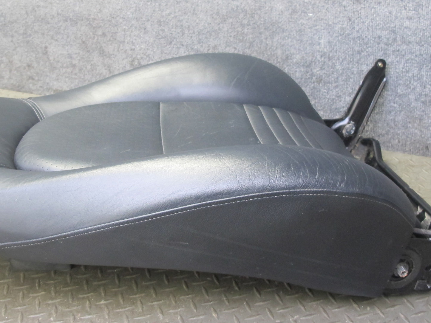 2001-2004 Porsche Boxster 986 Front Right Side Leather Seat Upper Cushion Black