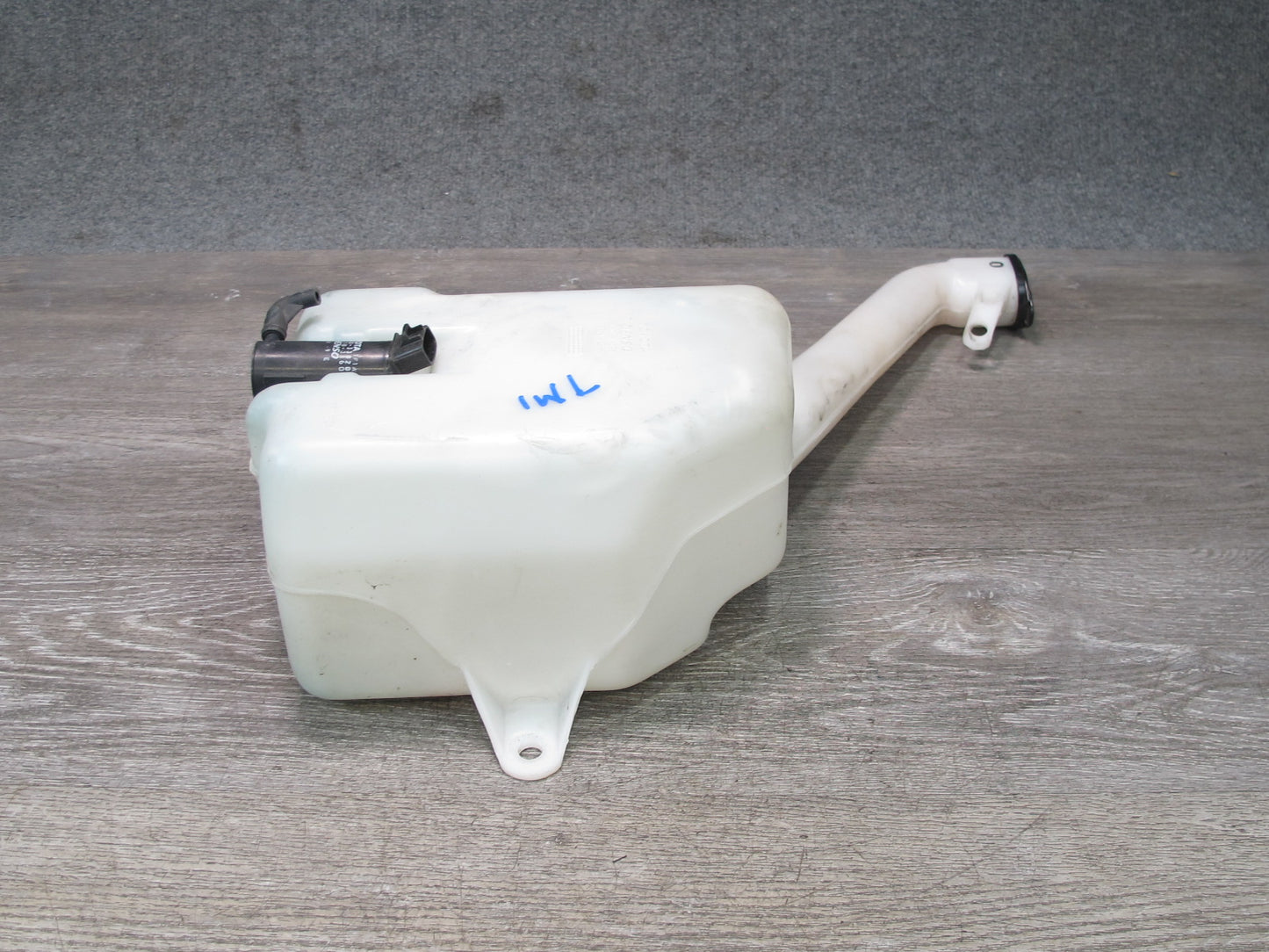 00-05 Toyota MR2 Spyder ZZW30L Windshield Washer Fluid Reservoir Tank w Pump OEM