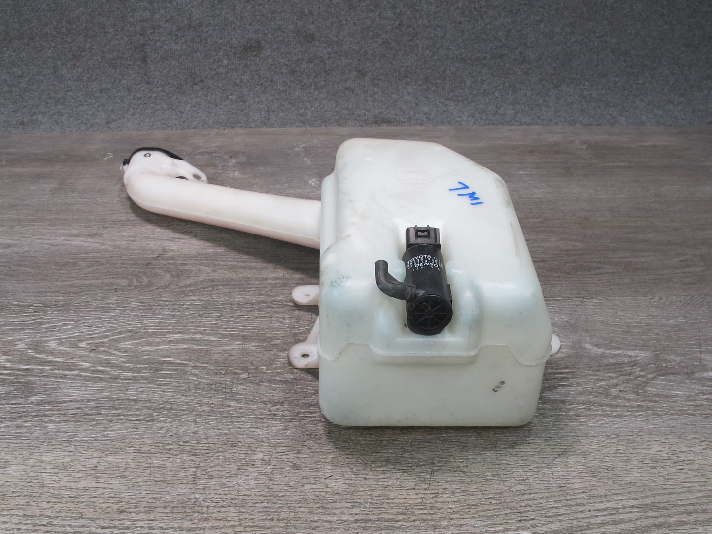 00-05 Toyota MR2 Spyder ZZW30L Windshield Washer Fluid Reservoir Tank w Pump OEM