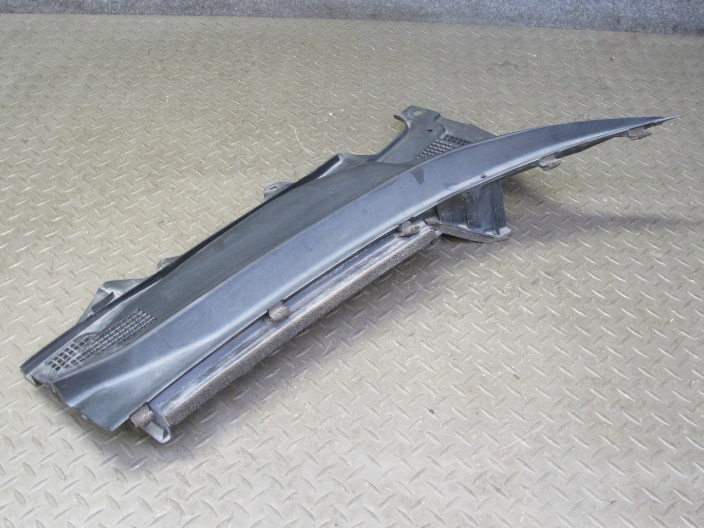 07-09 Nissan 350Z Z33 Front Windshield Cowl Trim Cover Panel Set OEM