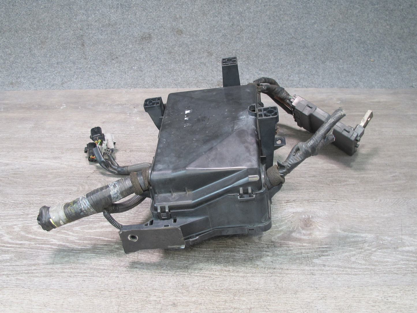 2003-2007 Lexus UZJ100L LX470 Under Hood Power Distribution Fuse Relay Box
