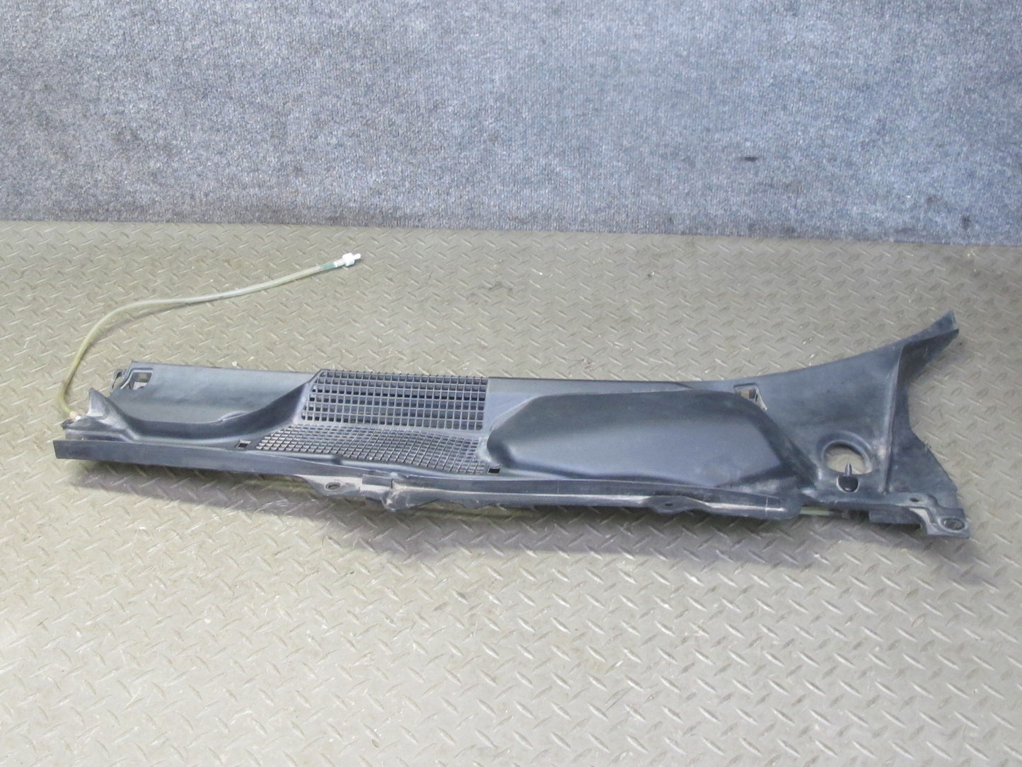 07-09 Nissan 350Z Z33 Front Windshield Cowl Trim Cover Panel Set OEM