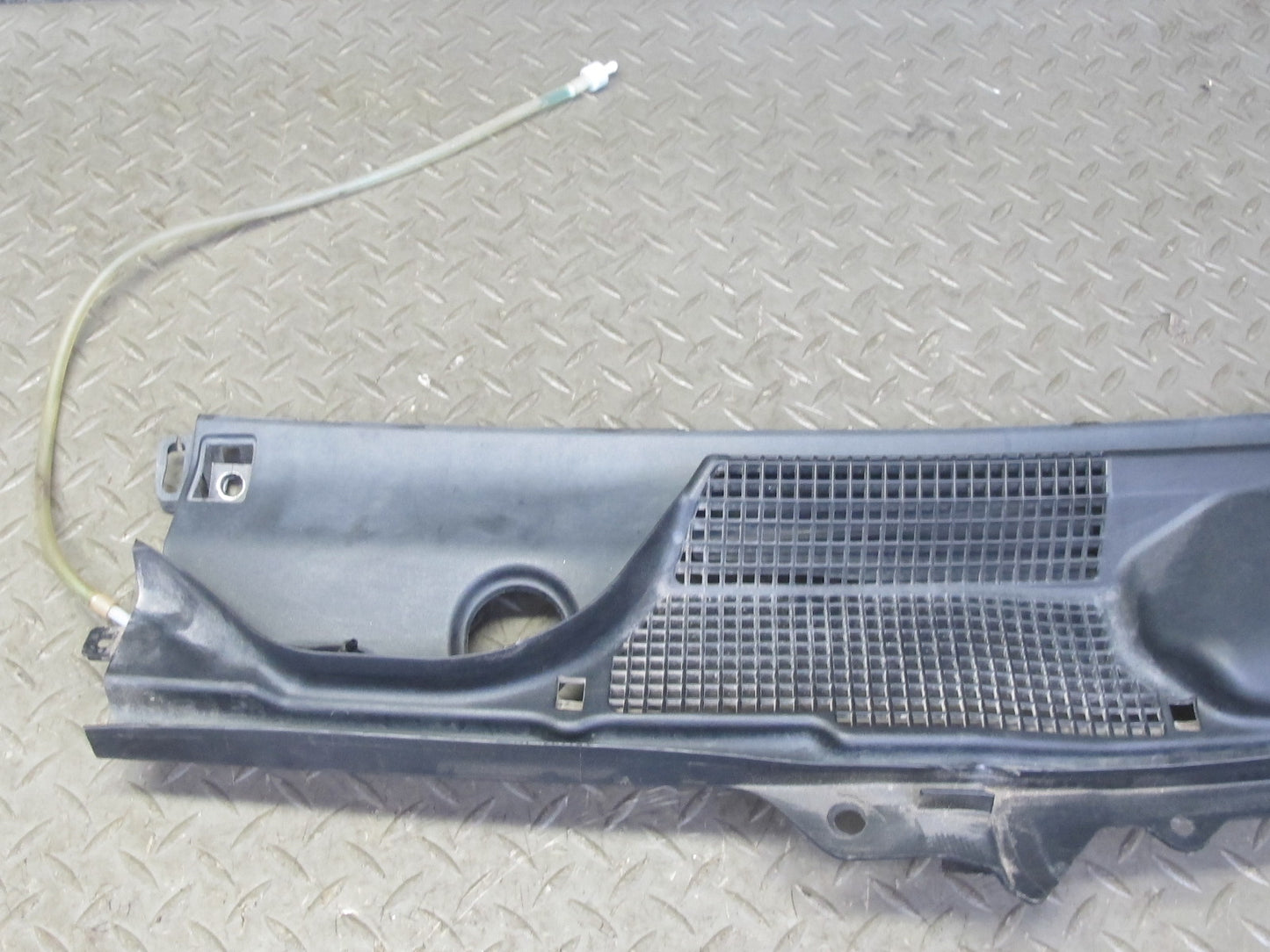 07-09 Nissan 350Z Z33 Front Windshield Cowl Trim Cover Panel Set OEM