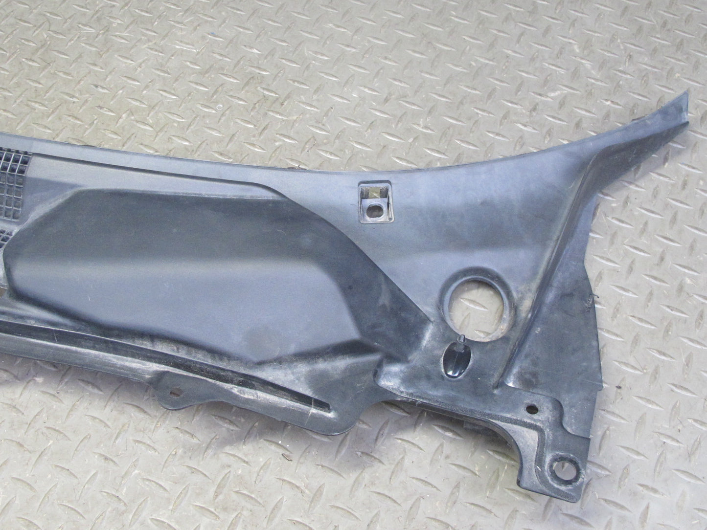 07-09 Nissan 350Z Z33 Front Windshield Cowl Trim Cover Panel Set OEM