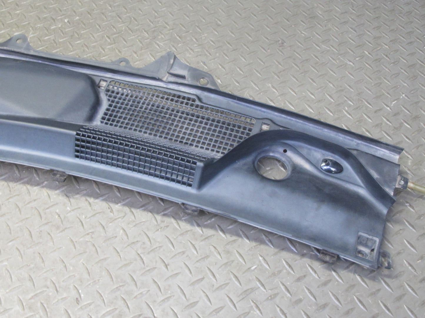 07-09 Nissan 350Z Z33 Front Windshield Cowl Trim Cover Panel Set OEM