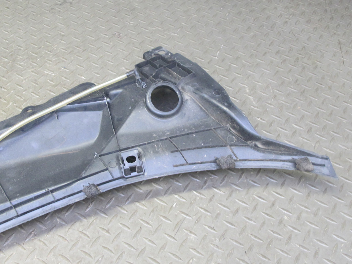 07-09 Nissan 350Z Z33 Front Windshield Cowl Trim Cover Panel Set OEM