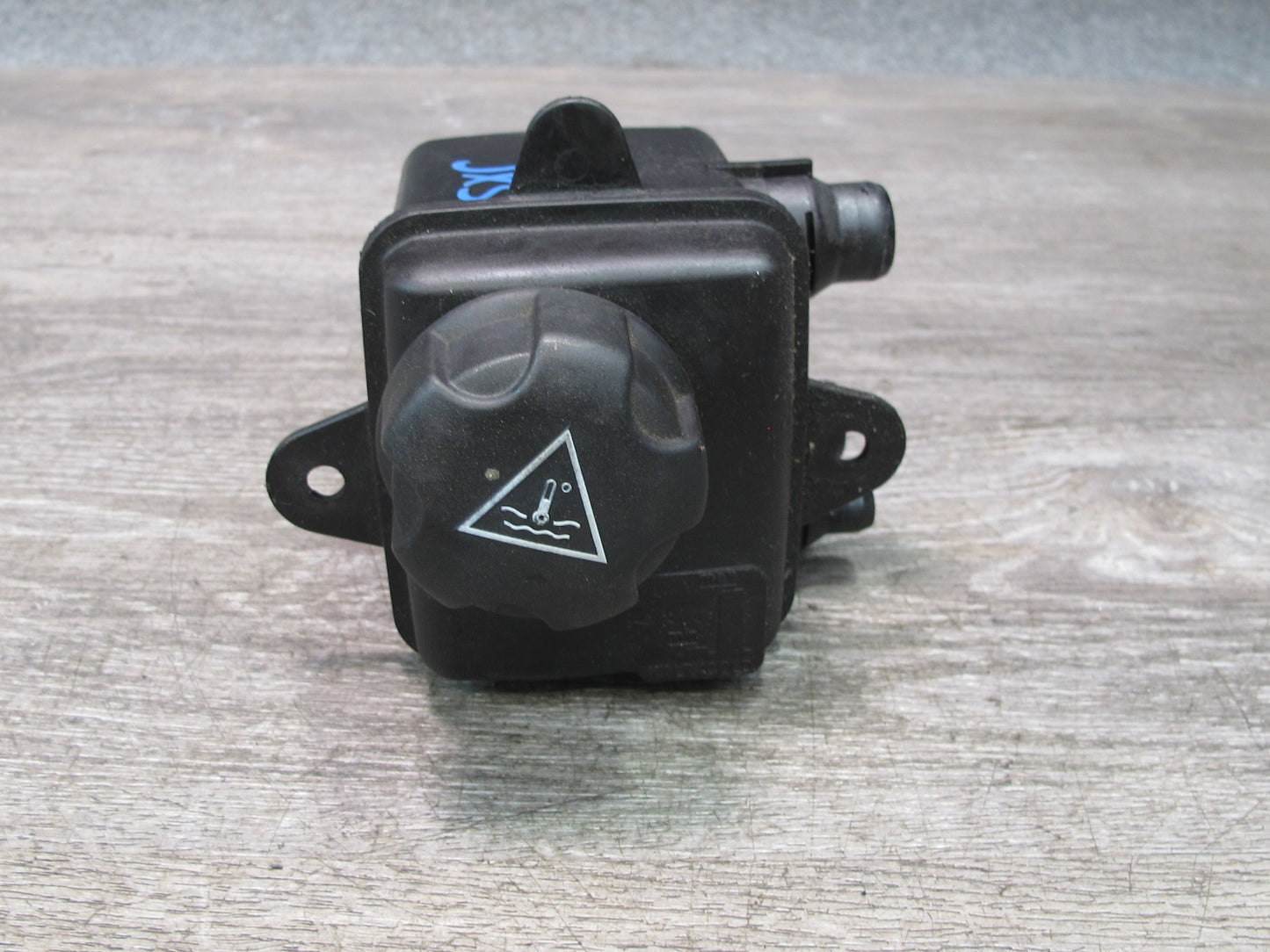 2010-2014 BMW E70 E71 X5M X6M Intercooler Expansion Fluid Reservoir Tank 7589526