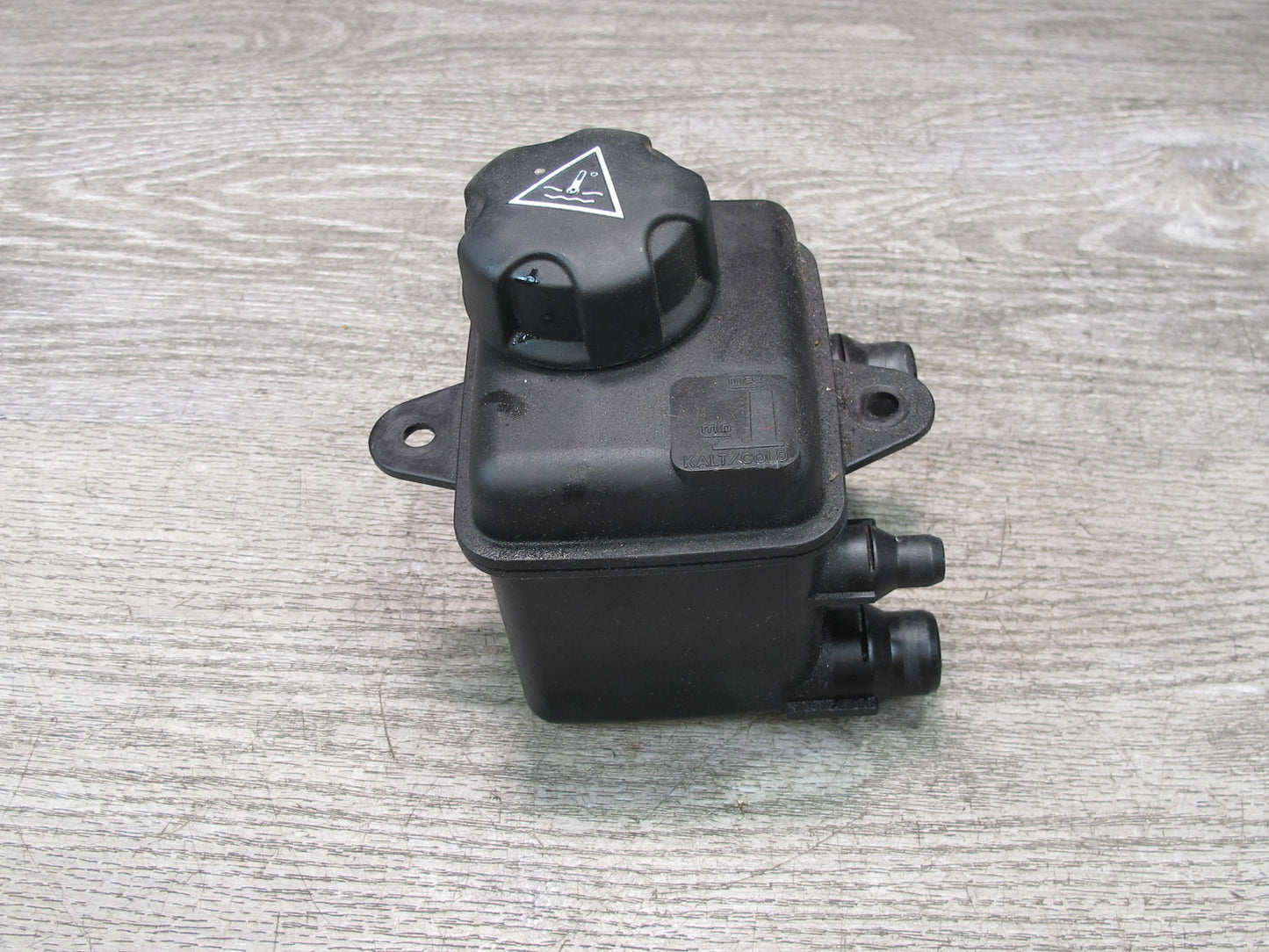 2010-2014 BMW E70 E71 X5M X6M Intercooler Expansion Fluid Reservoir Tank 7589526