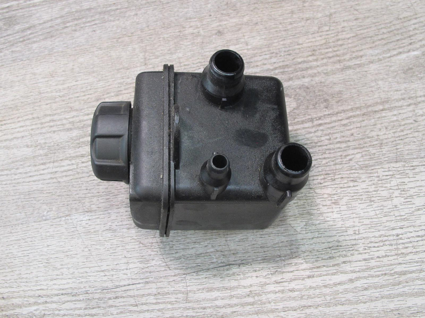 2010-2014 BMW E70 E71 X5M X6M Intercooler Expansion Fluid Reservoir Tank 7589526