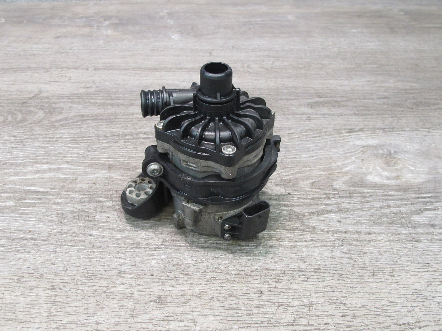 2010-2014 BMW E71 E72 X6 X6M Engine AUX Electric Water Coolant Pump 7584088