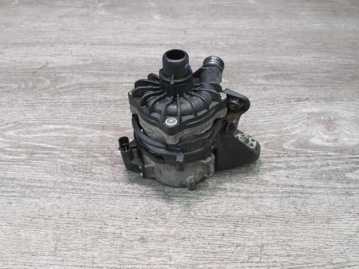 2010-2014 BMW E71 E72 X6 X6M Engine AUX Electric Water Coolant Pump 7584088