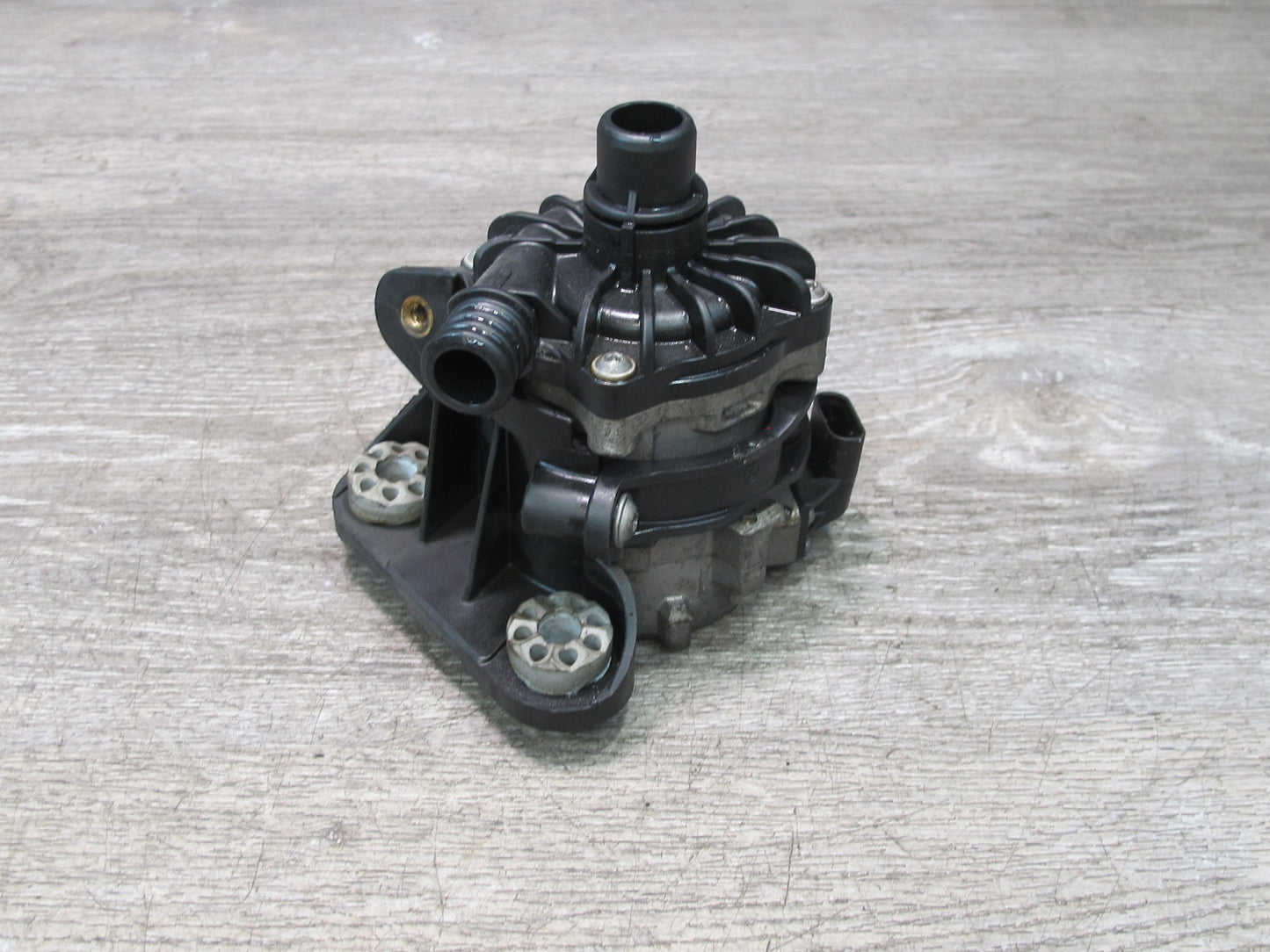 2010-2014 BMW E71 E72 X6 X6M Engine AUX Electric Water Coolant Pump 7584088